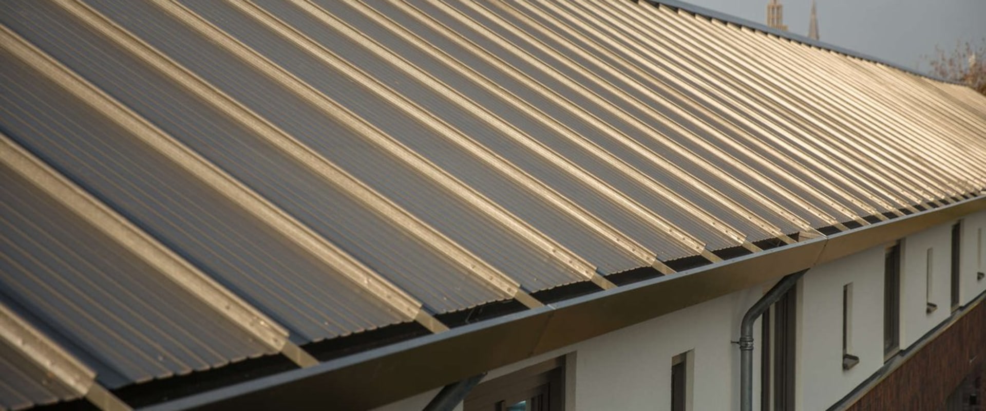 Hoe lang gaat een aluminium dak mee?